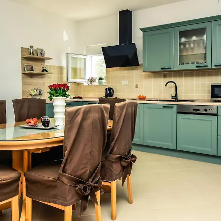 Nisa By Interhome Visocane