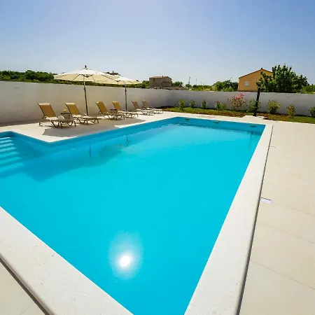 Nisa By Interhome Visocane