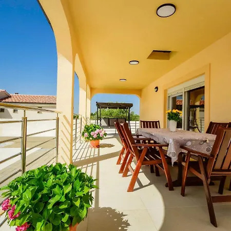 Holiday home Nisa By Interhome Visocane